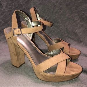 Worthington Tan Chunky Heels Size 8.5
